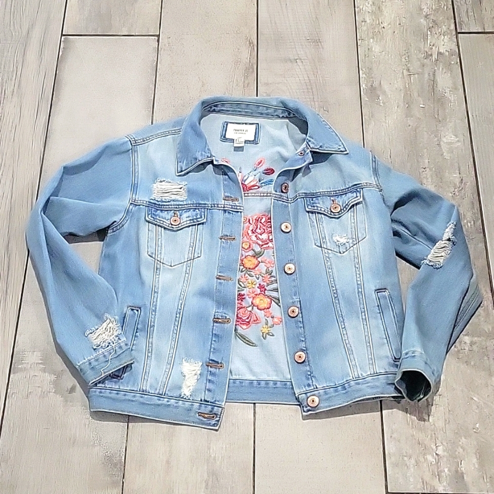 Forever 21 blue jean jacket distress  w/ floral embroidered  designed size S #cj